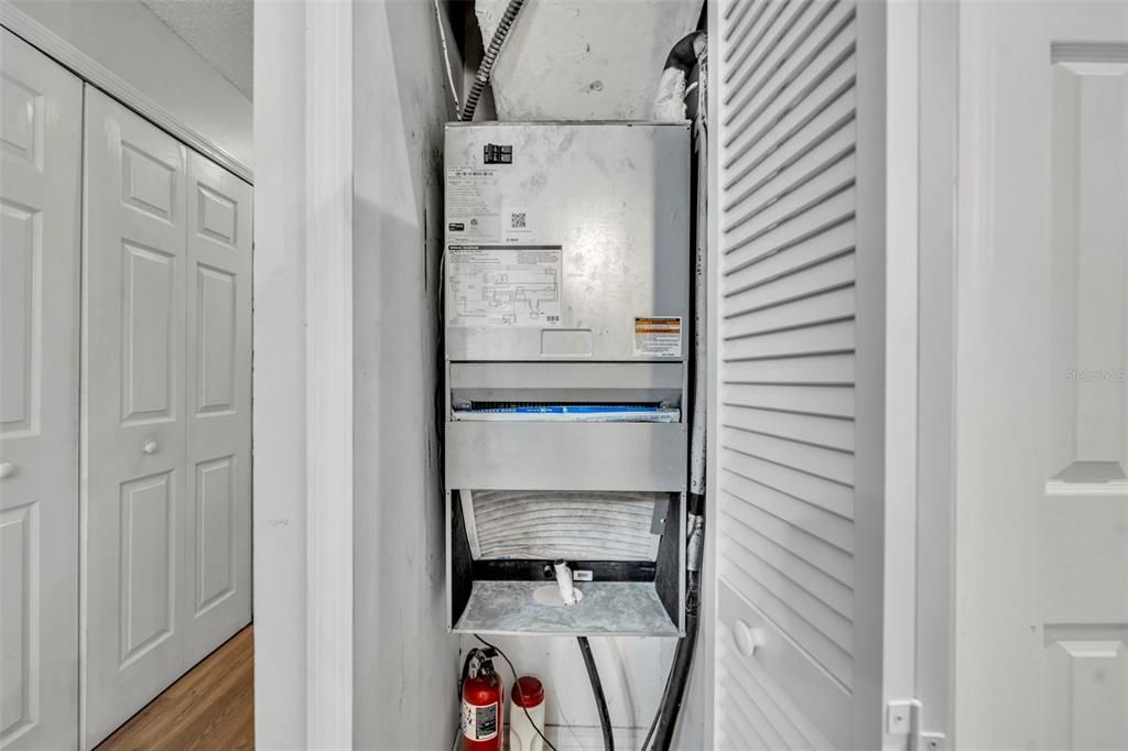 На продажу: $250,000 (2 спален, 2 ванн, 952 Квадратных фут)