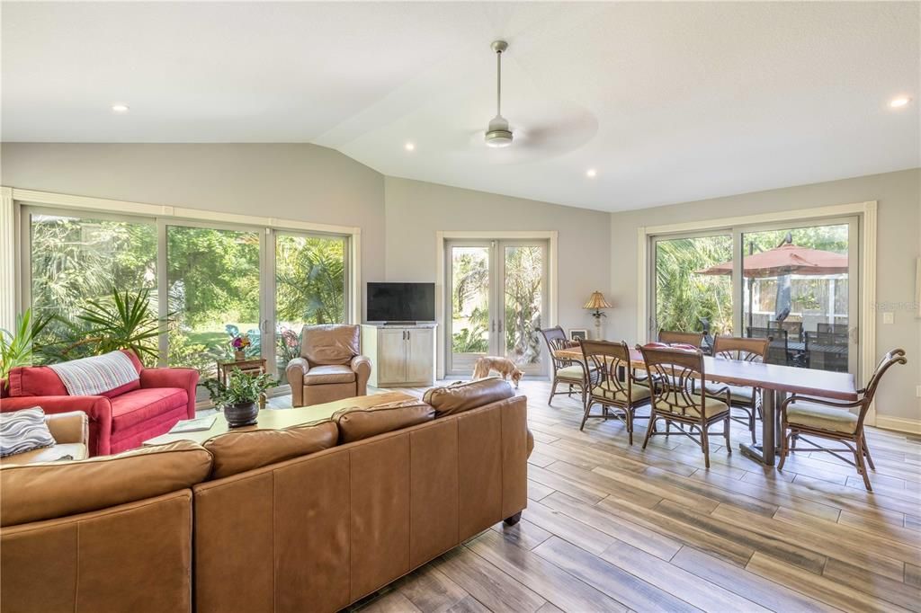 En Venta: $1,175,000 (2 camas, 2 baños, 2225 Pies cuadrados)