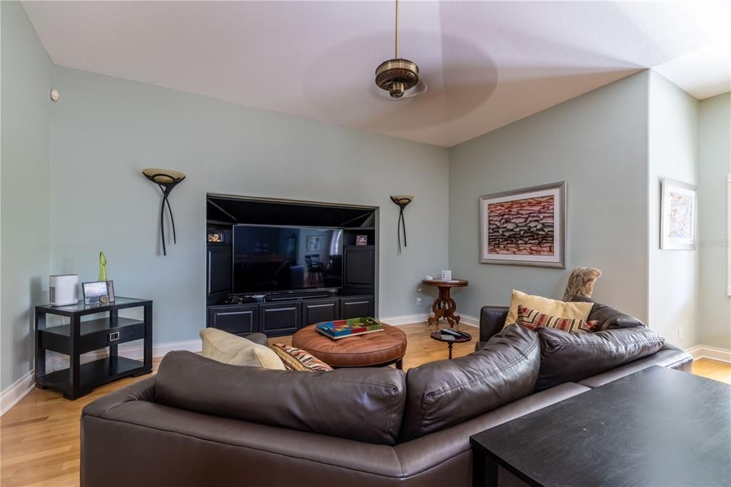 En Venta: $1,175,000 (2 camas, 2 baños, 2225 Pies cuadrados)