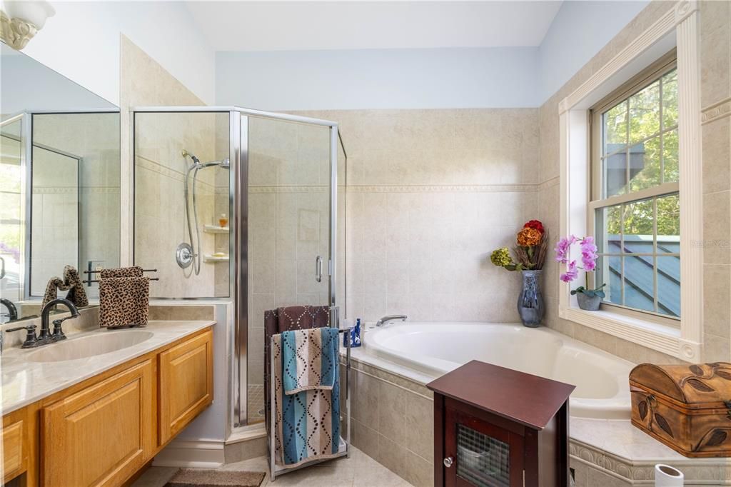 En Venta: $1,175,000 (2 camas, 2 baños, 2225 Pies cuadrados)