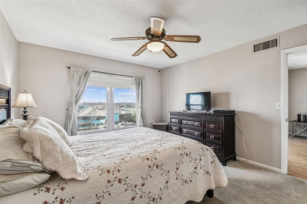 Под контрактом: $155,000 (2 спален, 2 ванн, 959 Квадратных фут)