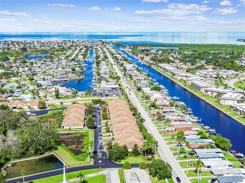 Под контрактом: $155,000 (2 спален, 2 ванн, 959 Квадратных фут)