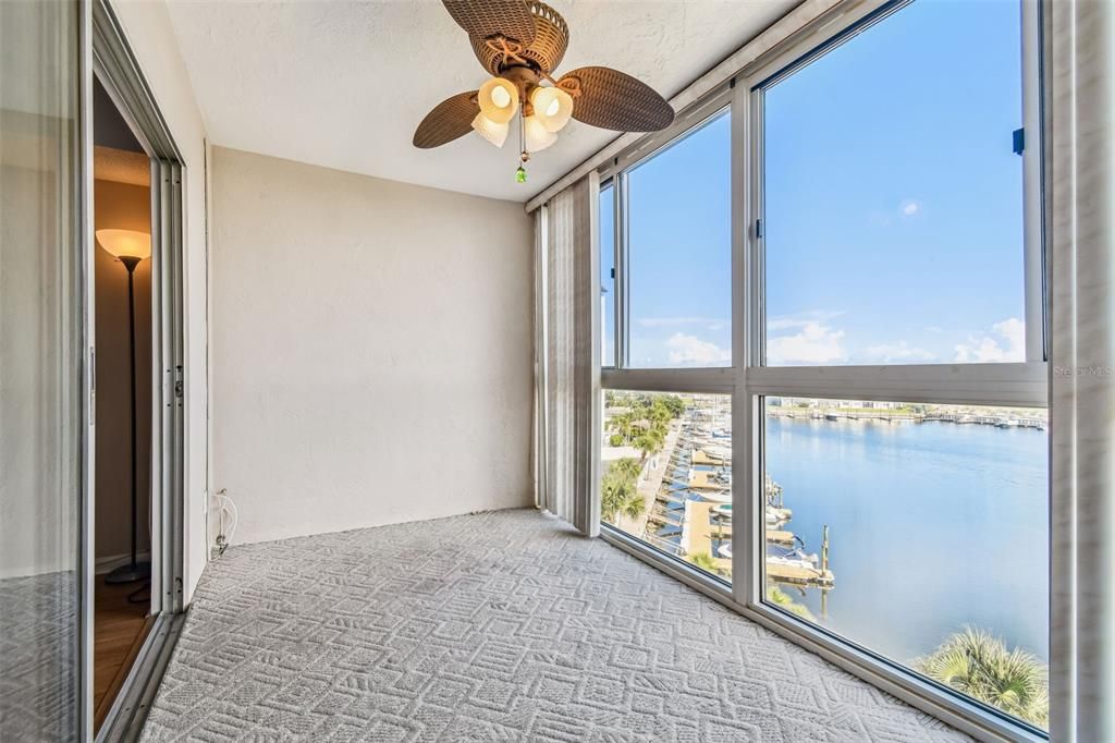 Под контрактом: $155,000 (2 спален, 2 ванн, 959 Квадратных фут)