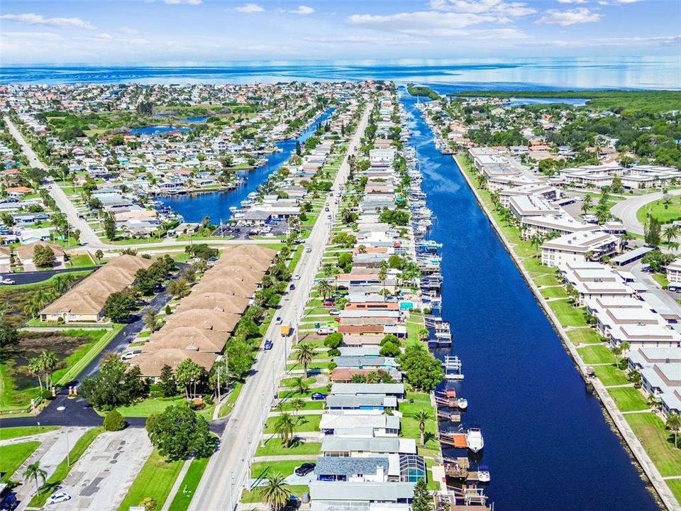 Под контрактом: $155,000 (2 спален, 2 ванн, 959 Квадратных фут)