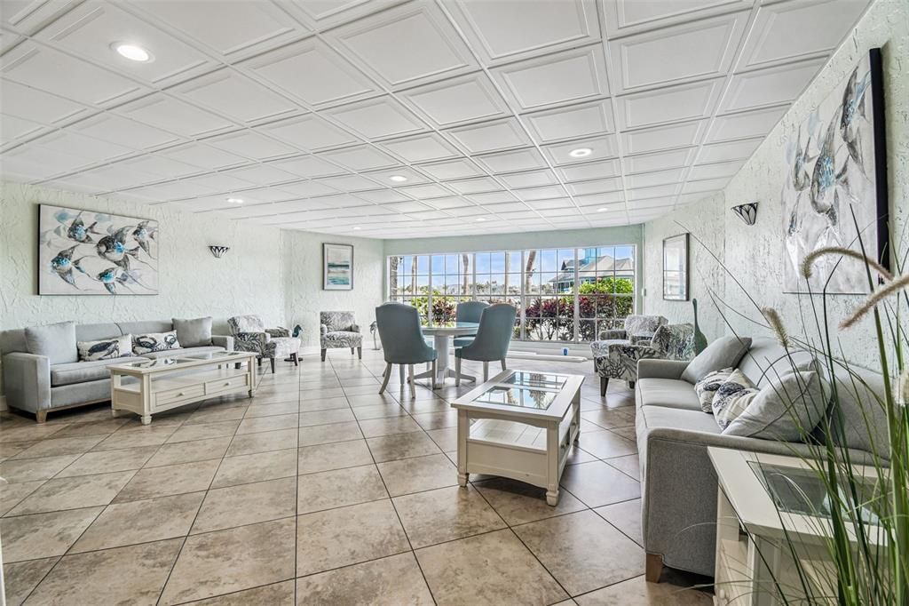 Под контрактом: $155,000 (2 спален, 2 ванн, 959 Квадратных фут)