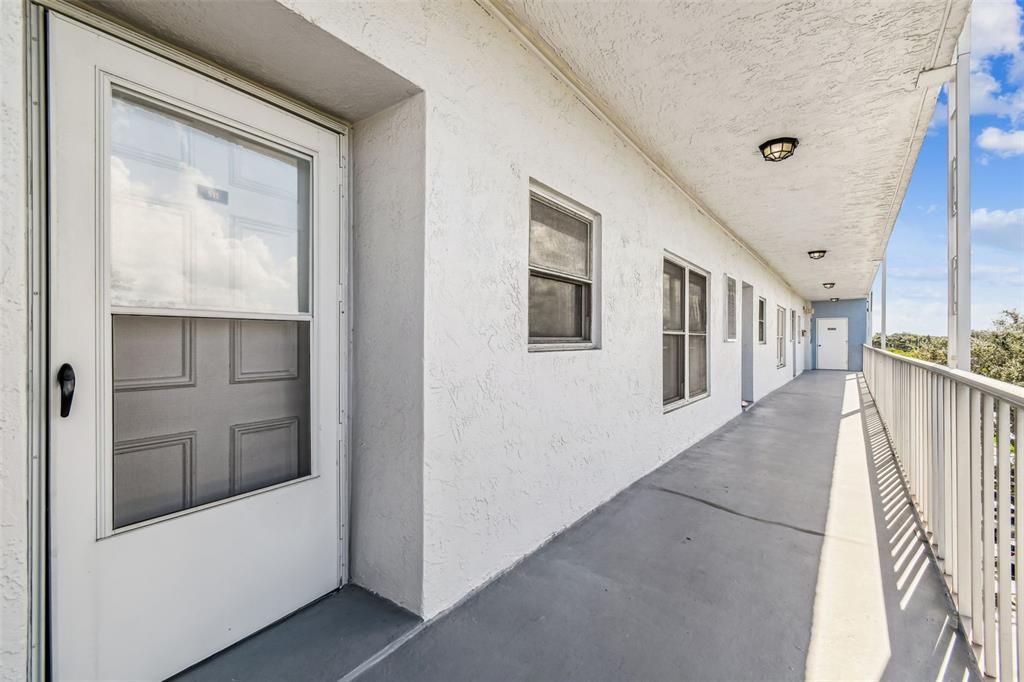 Под контрактом: $155,000 (2 спален, 2 ванн, 959 Квадратных фут)