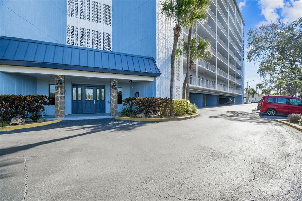 Под контрактом: $155,000 (2 спален, 2 ванн, 959 Квадратных фут)