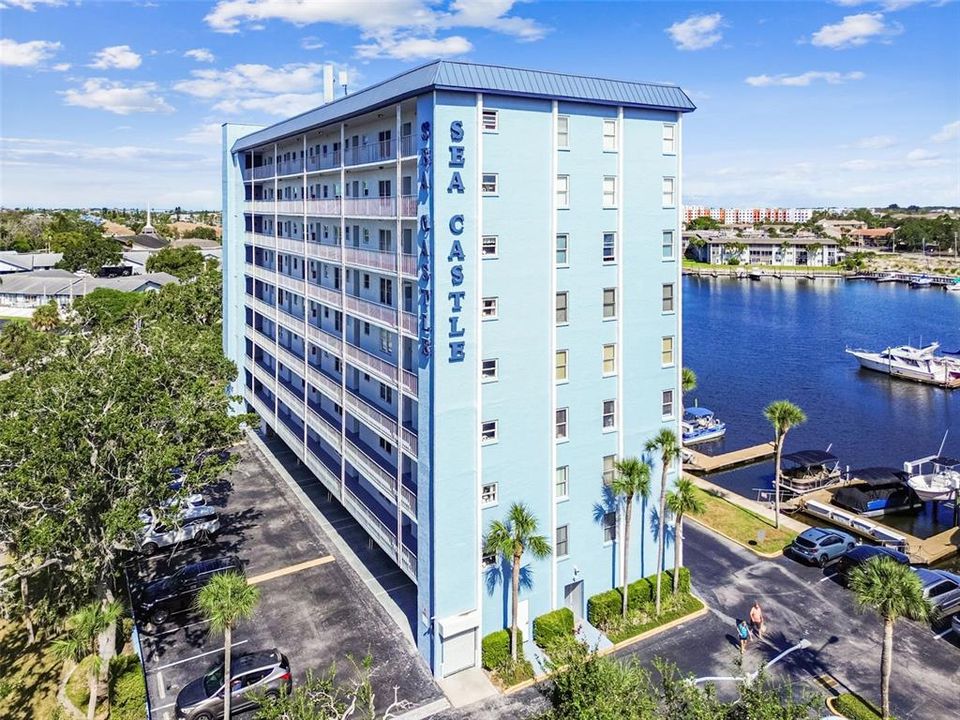 Под контрактом: $155,000 (2 спален, 2 ванн, 959 Квадратных фут)