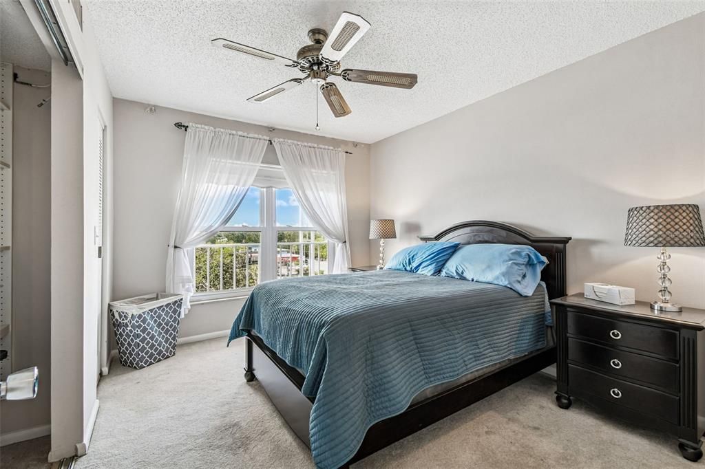 Под контрактом: $155,000 (2 спален, 2 ванн, 959 Квадратных фут)