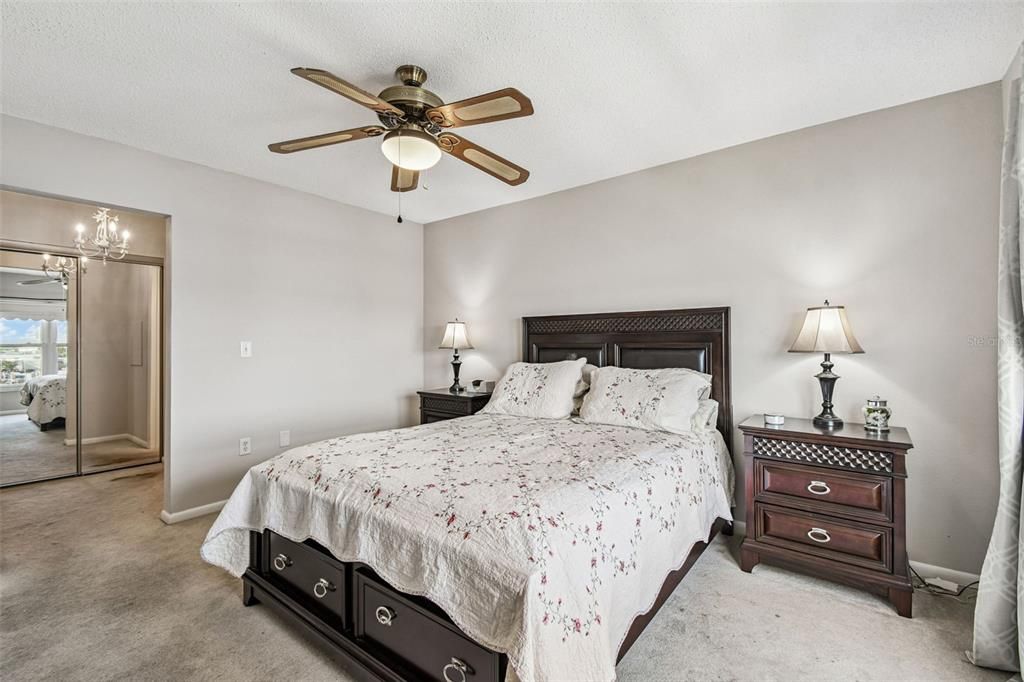 Под контрактом: $155,000 (2 спален, 2 ванн, 959 Квадратных фут)