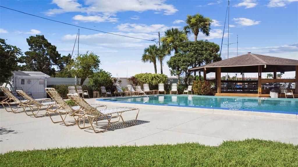 Под контрактом: $155,000 (2 спален, 2 ванн, 959 Квадратных фут)