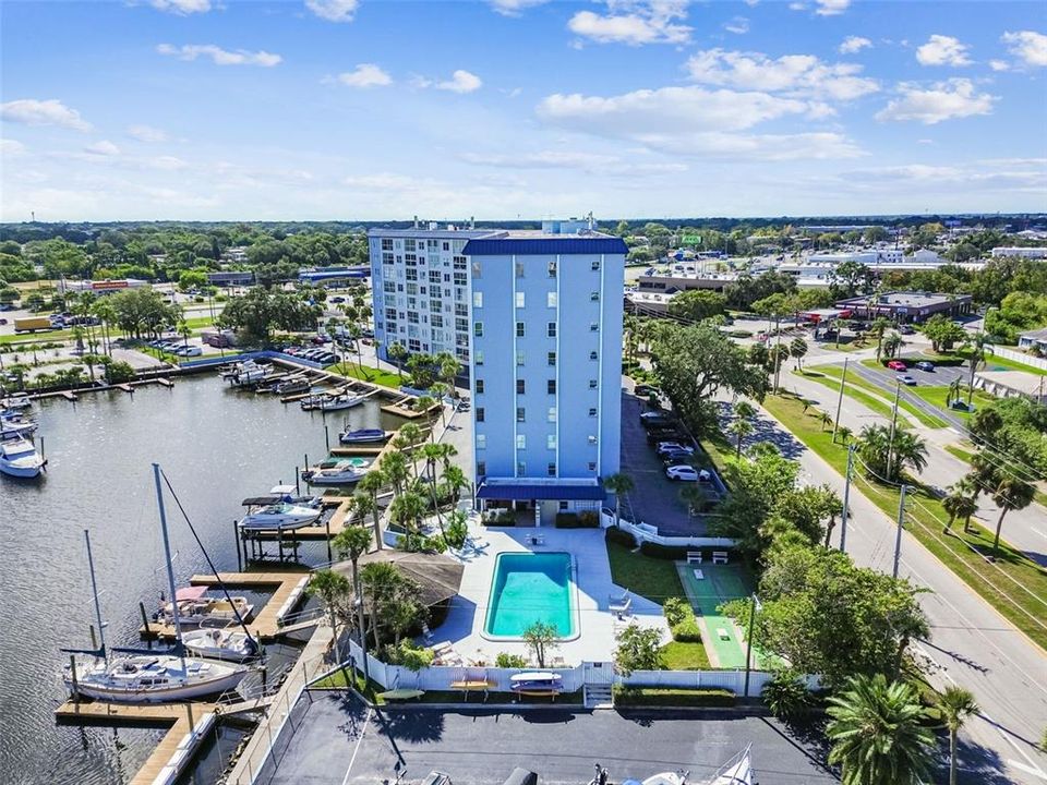 Под контрактом: $155,000 (2 спален, 2 ванн, 959 Квадратных фут)