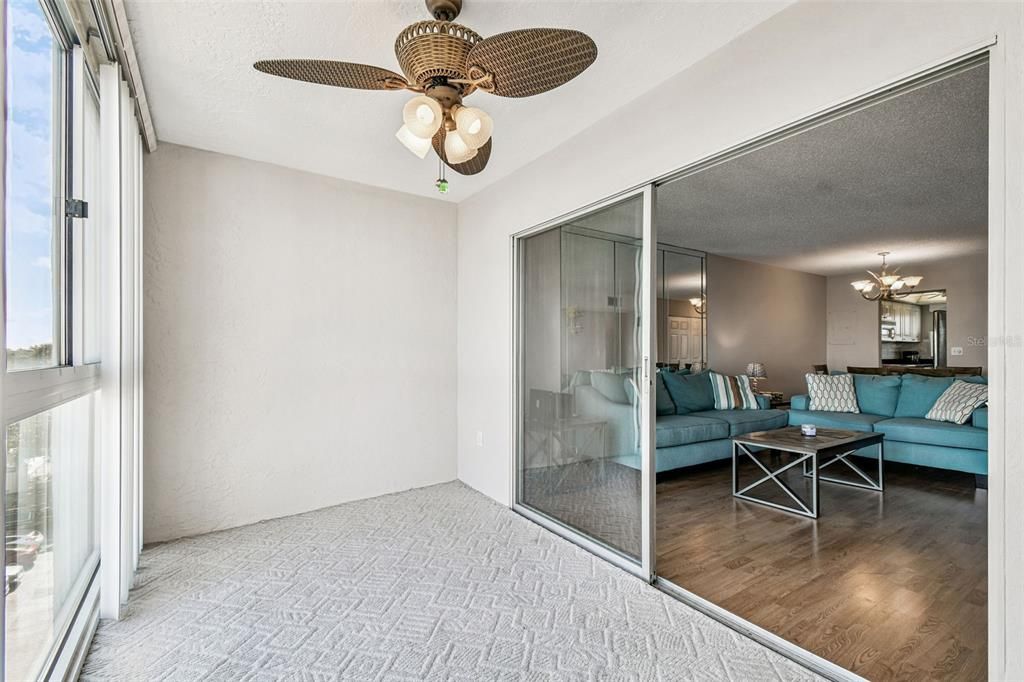 Под контрактом: $155,000 (2 спален, 2 ванн, 959 Квадратных фут)