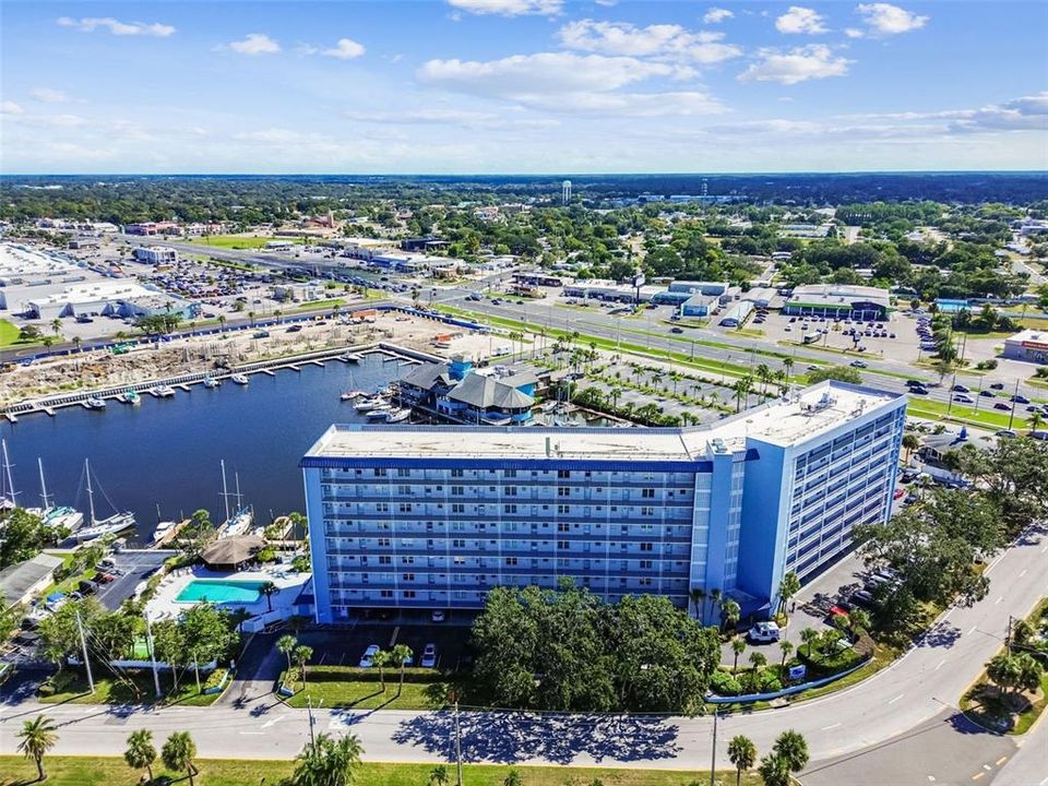 Под контрактом: $155,000 (2 спален, 2 ванн, 959 Квадратных фут)