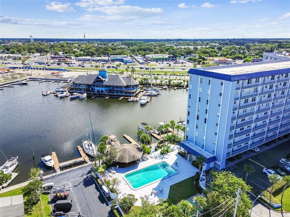 Под контрактом: $155,000 (2 спален, 2 ванн, 959 Квадратных фут)