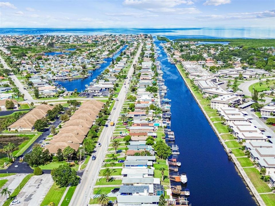 Под контрактом: $155,000 (2 спален, 2 ванн, 959 Квадратных фут)