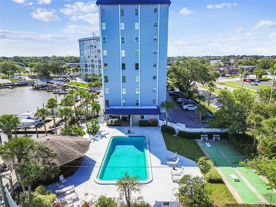 Под контрактом: $155,000 (2 спален, 2 ванн, 959 Квадратных фут)