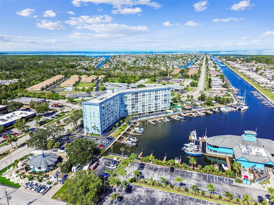 Под контрактом: $155,000 (2 спален, 2 ванн, 959 Квадратных фут)