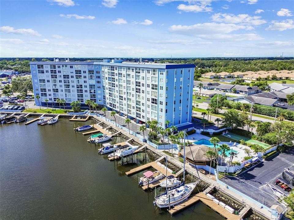 Под контрактом: $155,000 (2 спален, 2 ванн, 959 Квадратных фут)