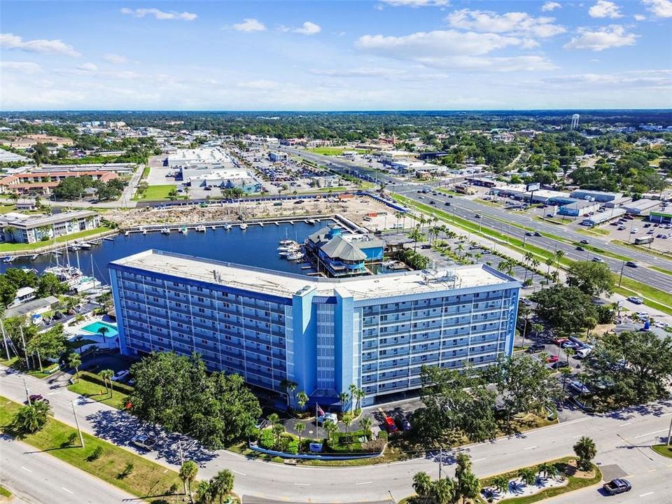 Под контрактом: $155,000 (2 спален, 2 ванн, 959 Квадратных фут)