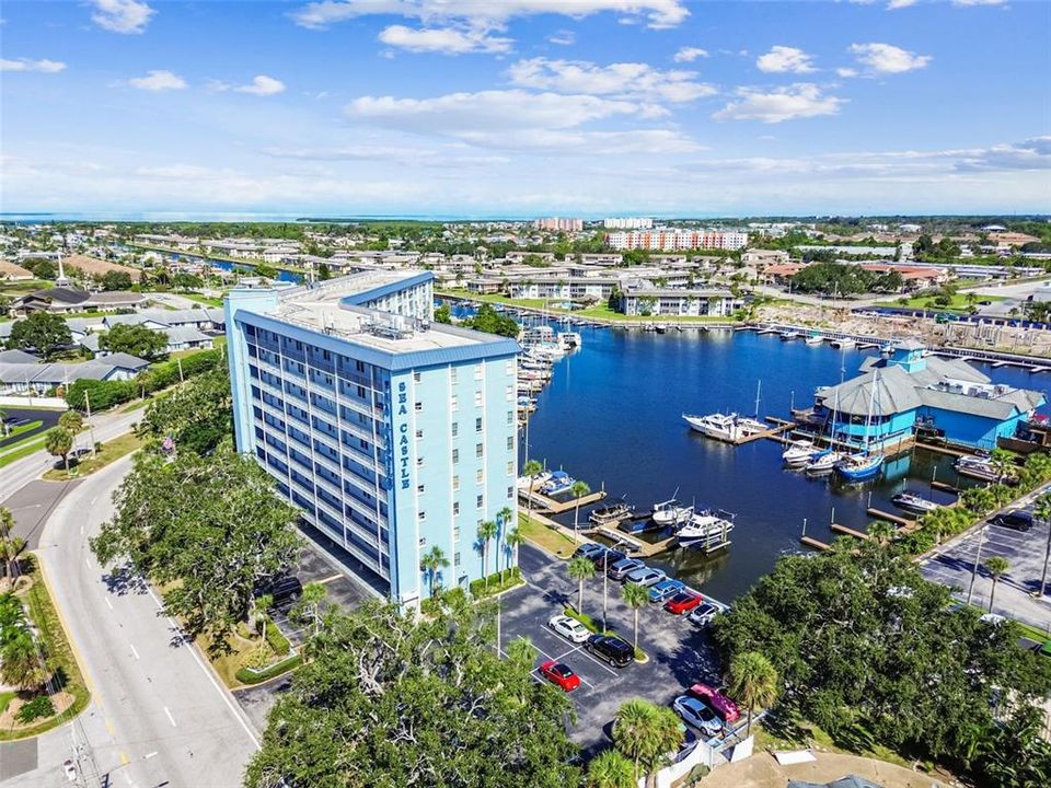 Под контрактом: $155,000 (2 спален, 2 ванн, 959 Квадратных фут)