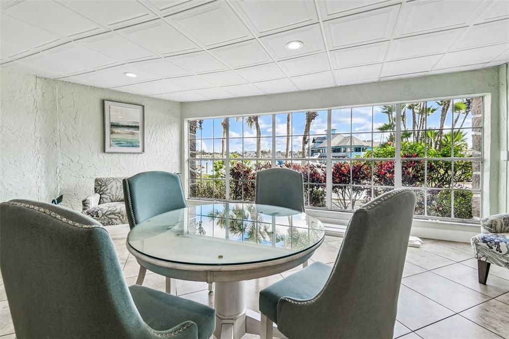 Под контрактом: $155,000 (2 спален, 2 ванн, 959 Квадратных фут)