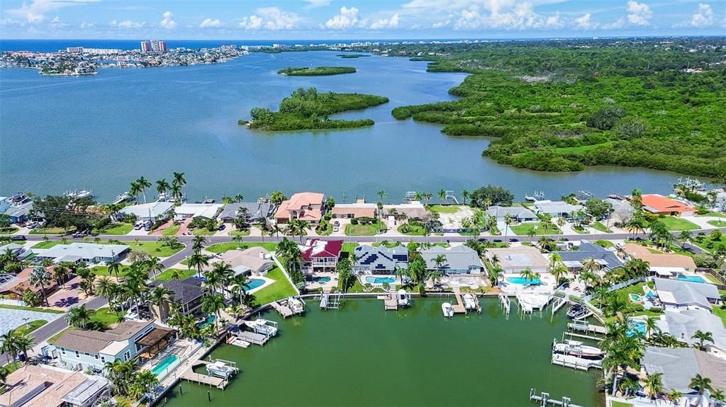 合同活跃: $1,399,999 (3 贝兹, 2 浴室, 2027 平方英尺)