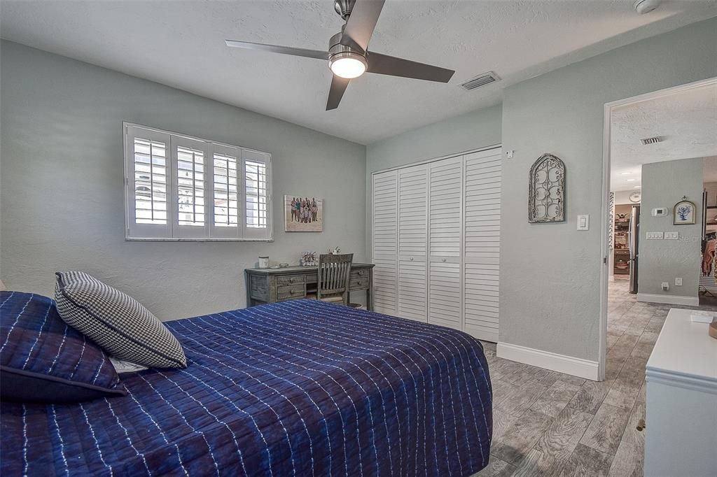 合同活跃: $1,399,999 (3 贝兹, 2 浴室, 2027 平方英尺)