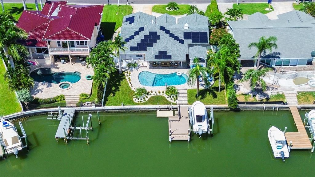 合同活跃: $1,399,999 (3 贝兹, 2 浴室, 2027 平方英尺)