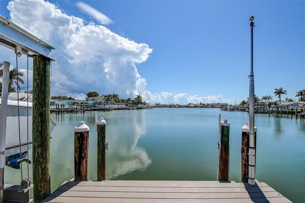 合同活跃: $1,399,999 (3 贝兹, 2 浴室, 2027 平方英尺)