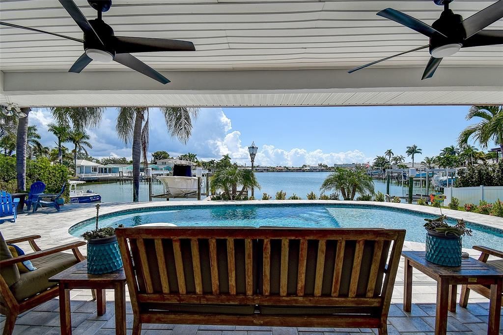 合同活跃: $1,399,999 (3 贝兹, 2 浴室, 2027 平方英尺)