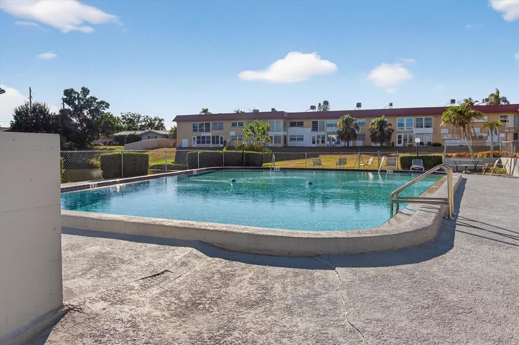 待售: $99,900 (2 贝兹, 2 浴室, 1000 平方英尺)