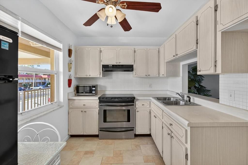 待售: $99,900 (2 贝兹, 2 浴室, 1000 平方英尺)