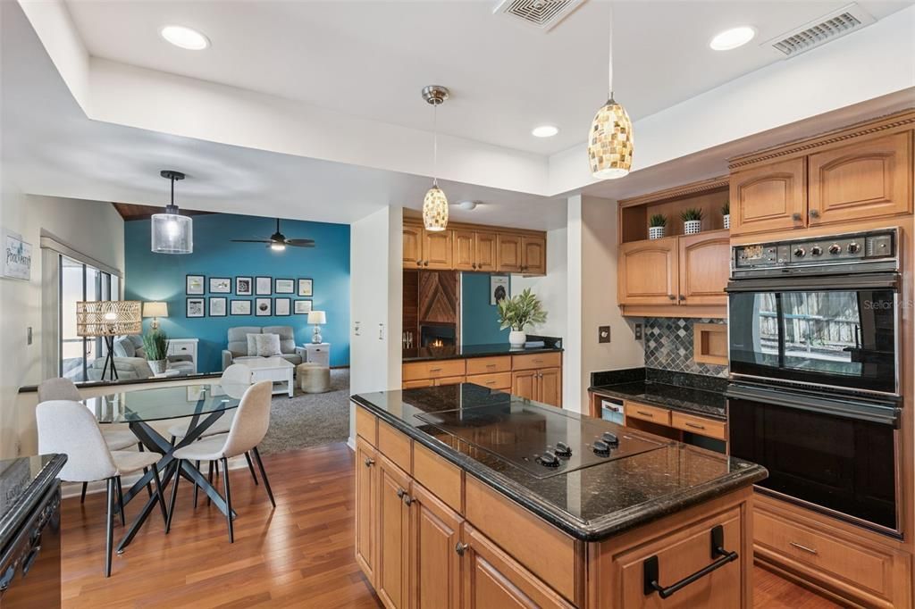 待售: $583,000 (4 贝兹, 2 浴室, 2559 平方英尺)