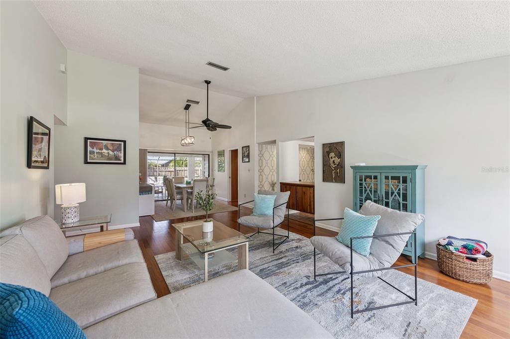 待售: $583,000 (4 贝兹, 2 浴室, 2559 平方英尺)