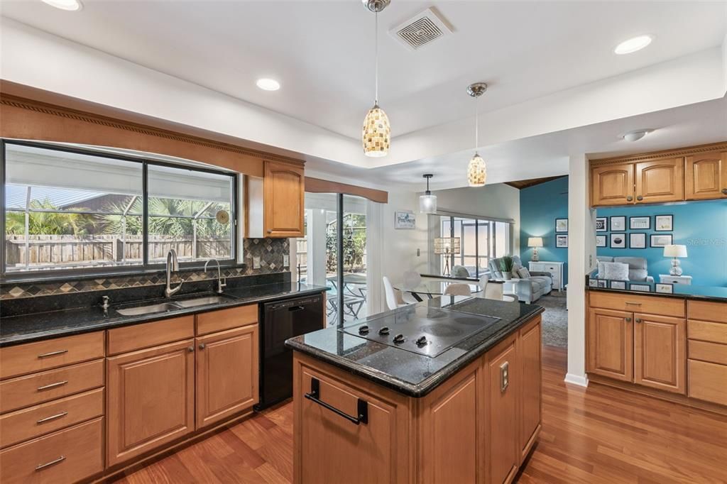 待售: $583,000 (4 贝兹, 2 浴室, 2559 平方英尺)