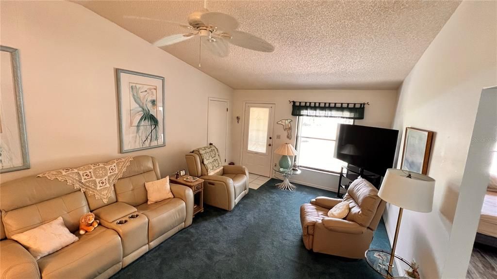 待售: $250,000 (2 贝兹, 2 浴室, 1105 平方英尺)