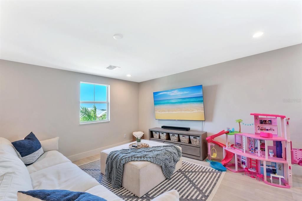 For Sale: $759,999 (4 beds, 3 baths, 3316 Square Feet)