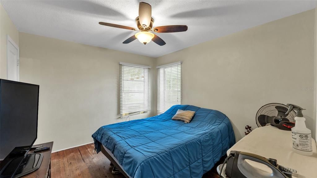 Active With Contract: $190,000 (2 beds, 1 baths, 855 Square Feet)