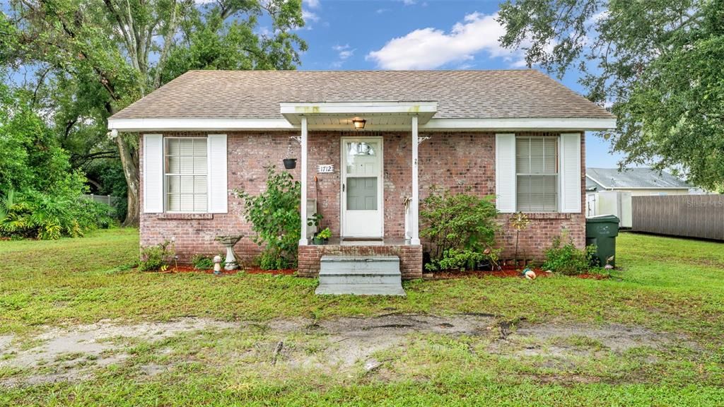 Active With Contract: $190,000 (2 beds, 1 baths, 855 Square Feet)