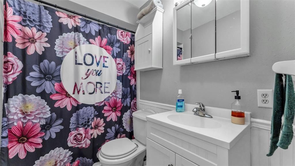 Active With Contract: $190,000 (2 beds, 1 baths, 855 Square Feet)