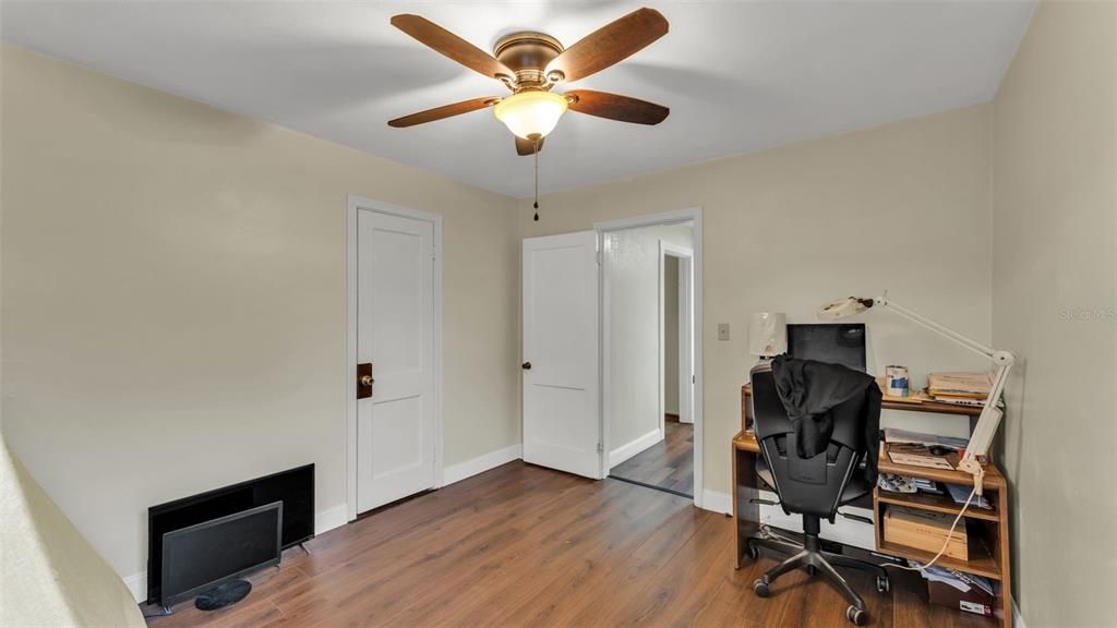 Active With Contract: $190,000 (2 beds, 1 baths, 855 Square Feet)