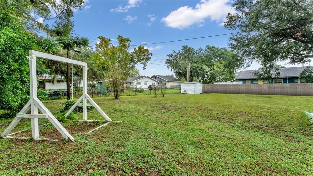 Active With Contract: $190,000 (2 beds, 1 baths, 855 Square Feet)