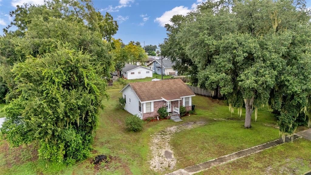 Active With Contract: $190,000 (2 beds, 1 baths, 855 Square Feet)