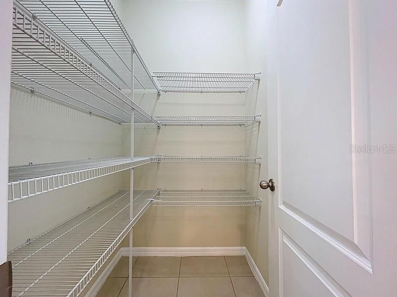 合同活跃: $350,000 (4 贝兹, 2 浴室, 2205 平方英尺)