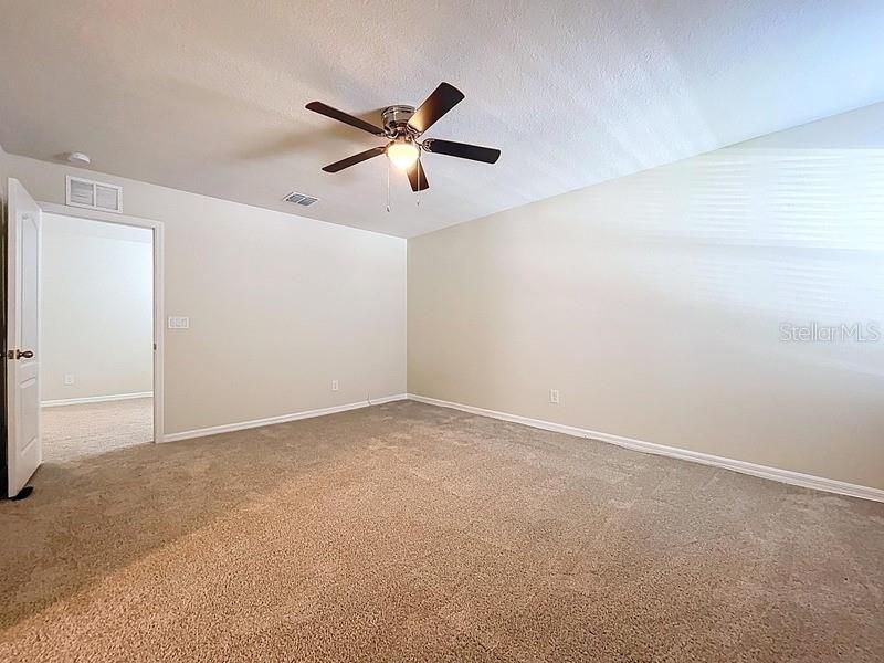 合同活跃: $350,000 (4 贝兹, 2 浴室, 2205 平方英尺)