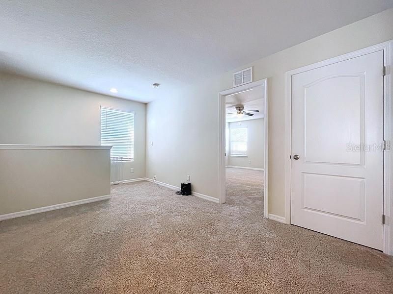 合同活跃: $350,000 (4 贝兹, 2 浴室, 2205 平方英尺)