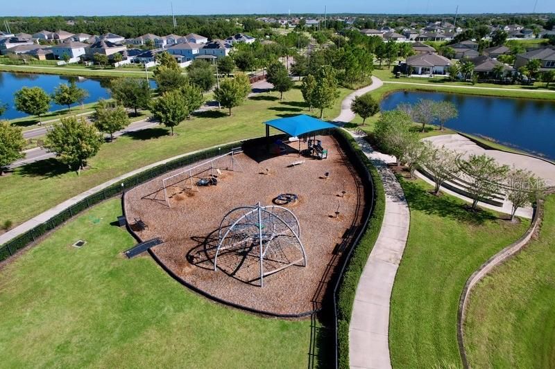 合同活跃: $350,000 (4 贝兹, 2 浴室, 2205 平方英尺)