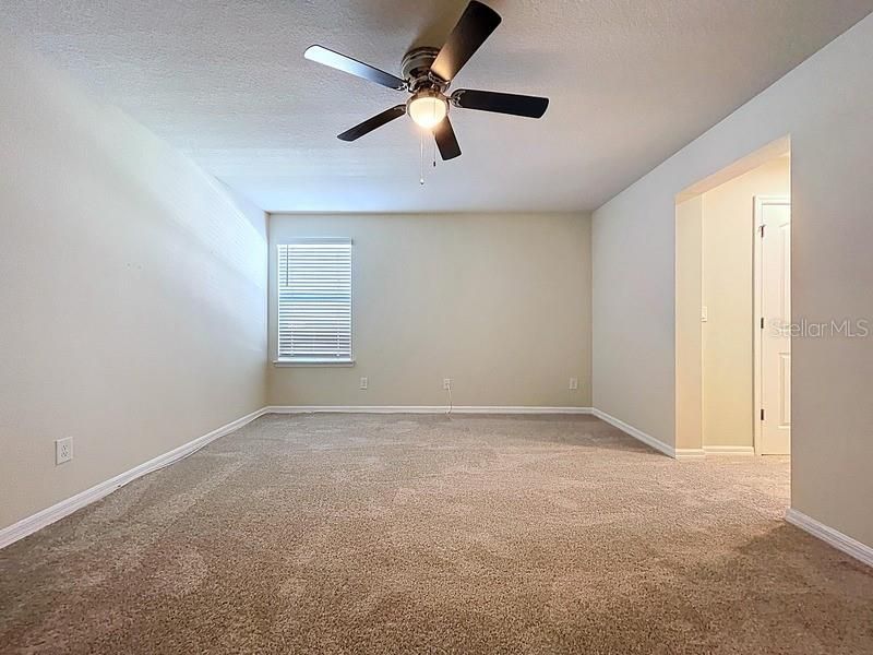 合同活跃: $350,000 (4 贝兹, 2 浴室, 2205 平方英尺)