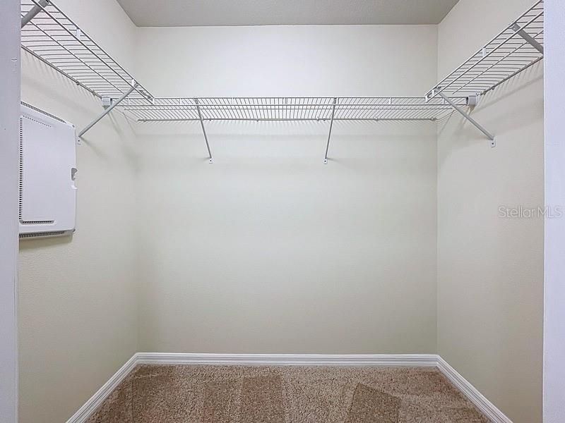 合同活跃: $350,000 (4 贝兹, 2 浴室, 2205 平方英尺)